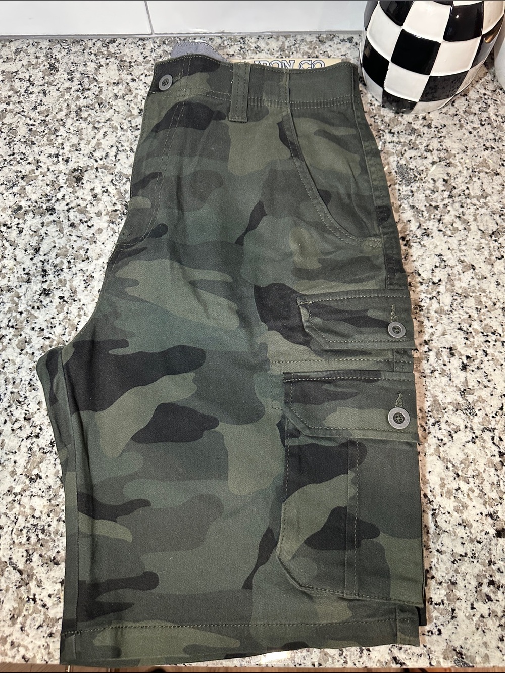 Men's Green Camo Cargo Shorts with Multiple Utility Pockets